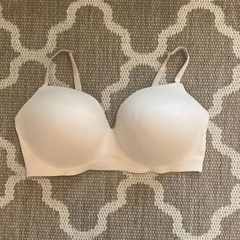Victoria’s Secret padded no wire bra size 44DDD 